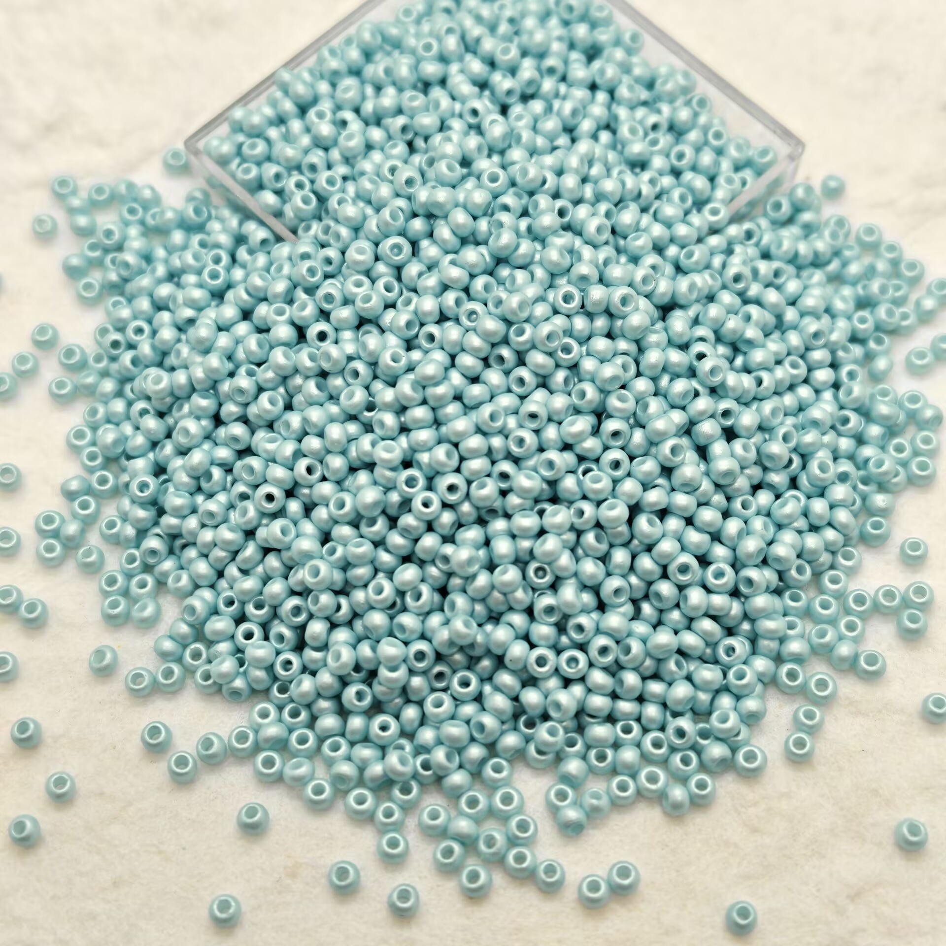 600pcs Round Glossy Glass Seed Beads for Jewelry Making